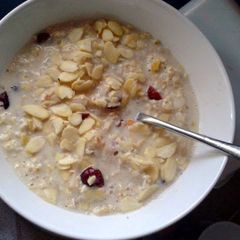 A picture of Almond, Cranberry & Pear Bircher Muesli (vegan).