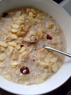 A picture of Almond, Cranberry & Pear Bircher Muesli (vegan).
