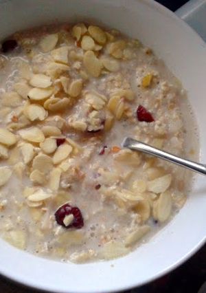 A picture of Almond, Cranberry & Pear Bircher Muesli (vegan).