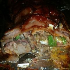 A picture of Pulled Pork Bacon Bomb.