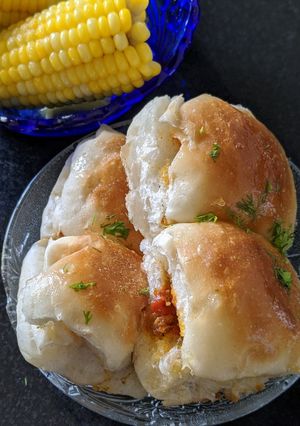 मसाला पाव (masala paav recipe in marathi) रेसिपी चे मुख्य फोटो