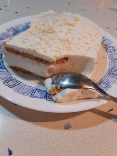 Una foto de Cheesecake limón y galletas fit -sin horno-