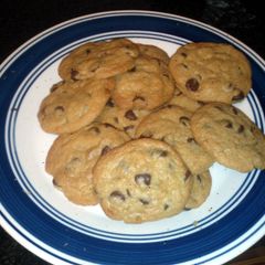 A picture of Chewy Chocolate Chip Cookies.