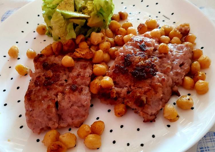 Butifarra asada y garbanzos