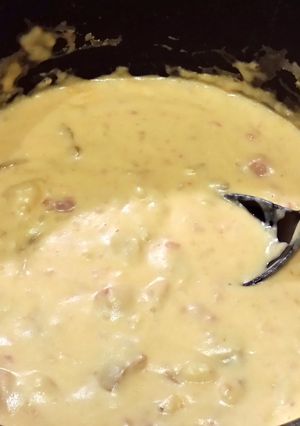 A picture of Cheesy Ham and Potato Soup.