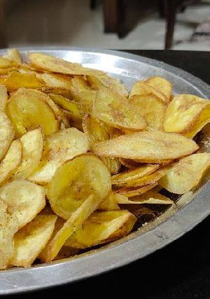 કેળાની વેફર (Banana Wafer Recipe In Gujarati) રેસીપી મુખ્ય ફોટો