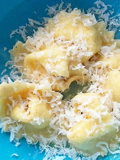 Una foto de Pasta rellena con queso Ricota y aceite de Trufa