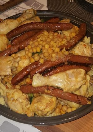 Une photo de Couscous poulet merguez en marmite