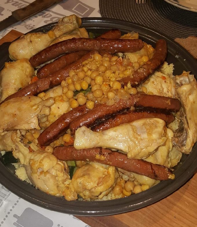 Une photo de Couscous poulet merguez en marmite