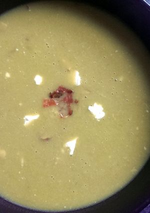 A picture of Sophie's goats cheese, bacon, pea & asparagus soup.