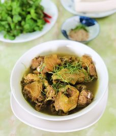 gà ta nấu hành tăm