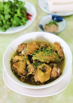 Hình của món Gà nấu hành tăm.
