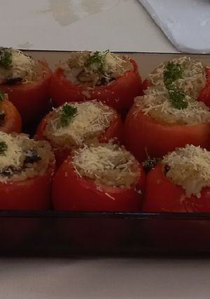 Una foto de Tomates rellenos con risotto de champiñones