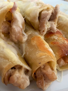 Una foto de Canelones de pollo y nata