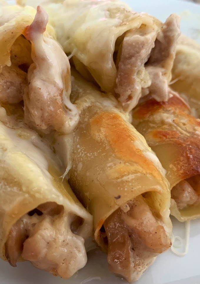 Una foto de Canelones de pollo y nata