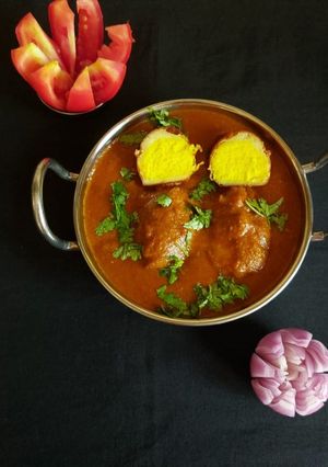 व्हेज अंडाकरी (veg anda curry recipe in marathi) रेसिपी चे मुख्य फोटो