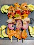 Brochetas de salmonetes y verduritas