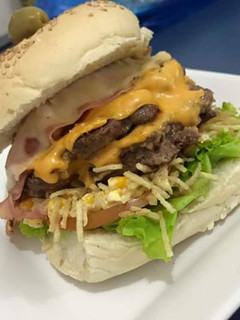 Una foto de Hamburguesas caseras, con un toque diferente. Fácil