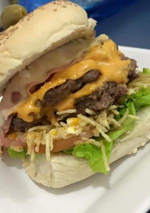 Una foto de Hamburguesas caseras, con un toque diferente. Fácil