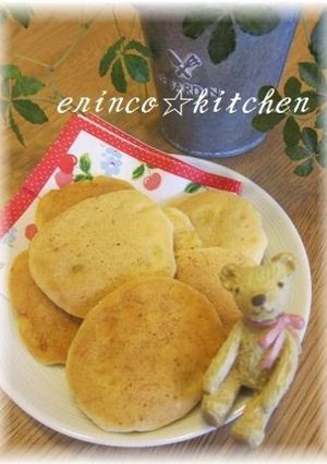 A picture of Easy Snack Made in 5 Minutes! Banana Pancake.