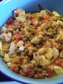 Una foto de Ensalada de judías verdes con menestra de verduras