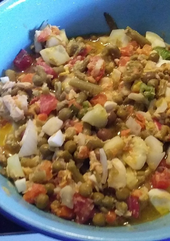 Una foto de Ensalada de judías verdes con menestra de verduras