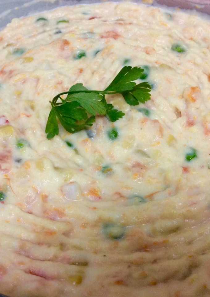 Una foto de Ensaladilla casera de mamá 🥕🦐🥔🦀