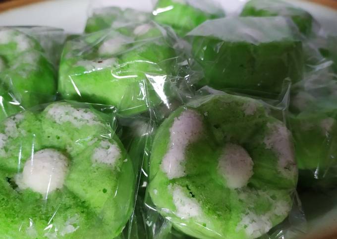 Kue kukus putu ayu