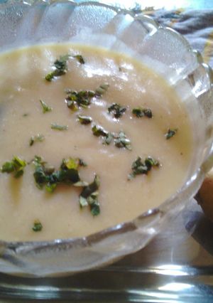 આલુ કઢી (Aloo Kadhi Recipe In Gujarati) રેસીપી મુખ્ય ફોટો