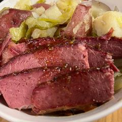 A picture of Claimjumpers' Corned Beef.