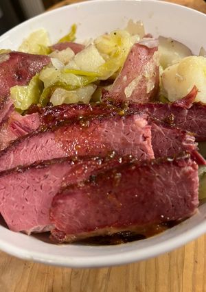 A picture of Claimjumpers' Corned Beef.