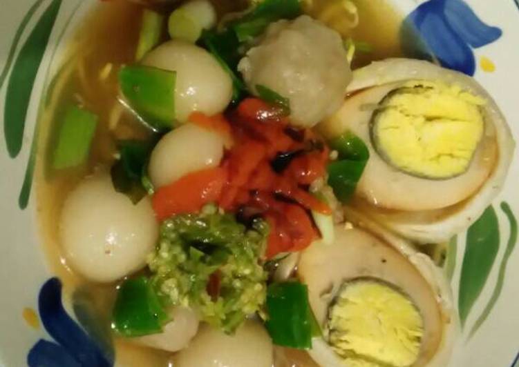 Cilok telor kuah lada