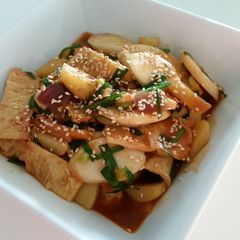 A picture of Korean dukbokgi.