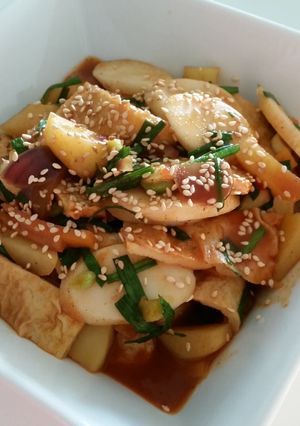 A picture of Korean dukbokgi.