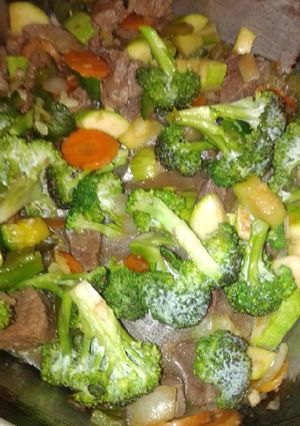 Una foto de Estofado de carne con brócoli