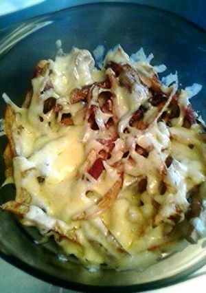 A picture of Potato, cheese and bacon..