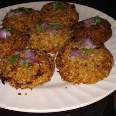 A picture of Aalu chop / Potato fritters.