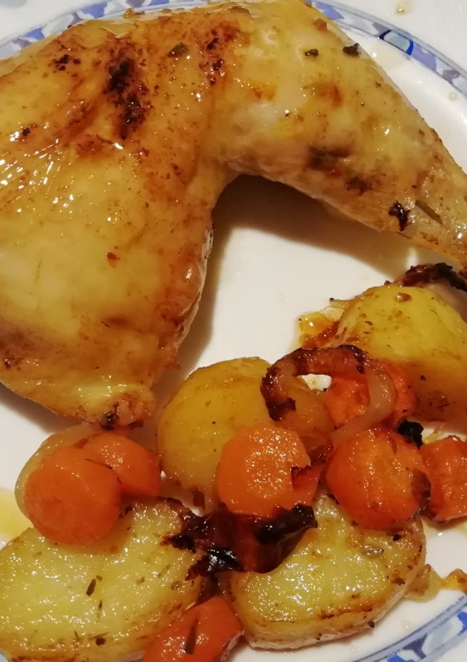 Una foto de Pollo asado con acompañamiento