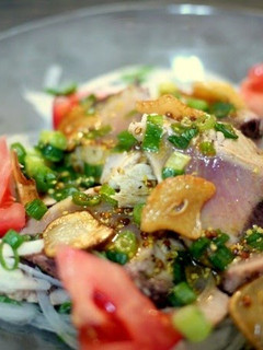 A picture of Seared Bonito with Garlic.