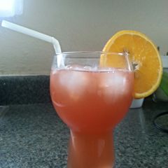 A picture of Sparkling Cran-Cherry Green Tea.