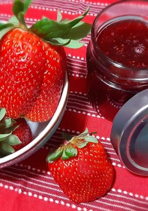 Une photo de Confiture de fraises allégée 🍓