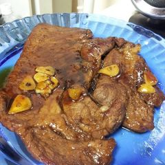 A picture of A Mega-Steak with Amazingly Awesome Sauce!.