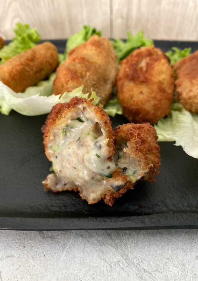 Una foto de Croquetas de calabacín y champiñones