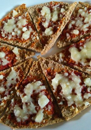 A picture of Healthy pita pizza chips.