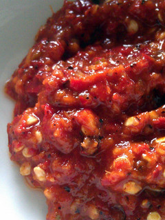 A picture of Hot & sour chili sauce.