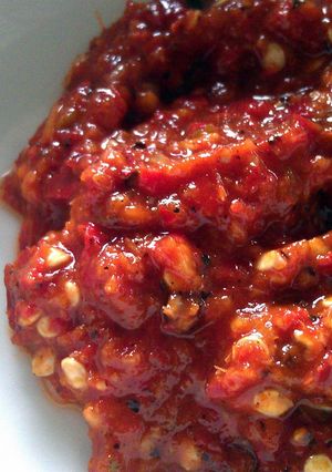 A picture of Hot & sour chili sauce.