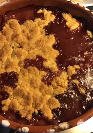 Une photo de Crumble aux cerises noisettes pomme et miel