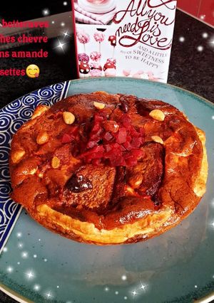 Une photo de Tarte betteraves fraîches chèvre raisins amande noisettes
