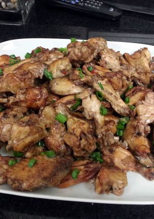 A picture of Garlic Ginger Chicken Wings.