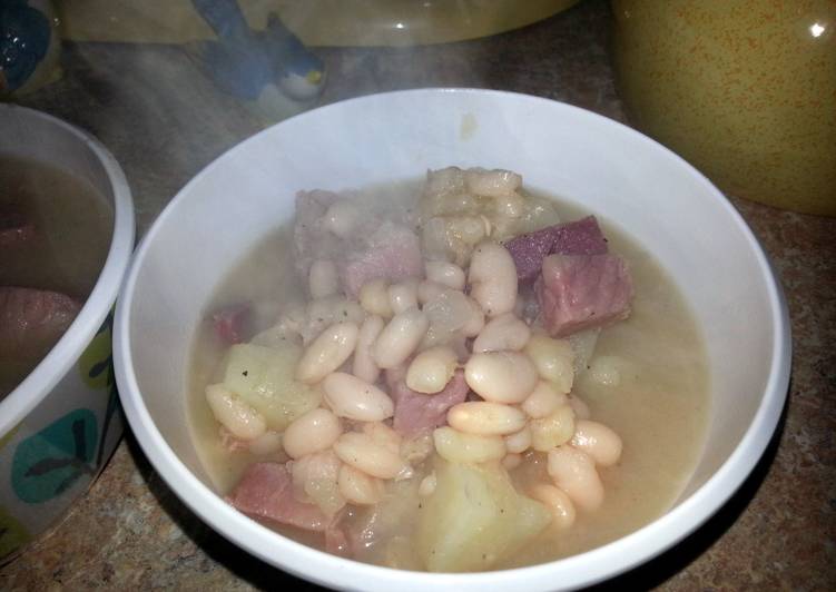 Recipe of Award-winning Country Style Bean Soup with Ribbles